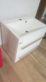 Skříňka s umyvadlem - 2
