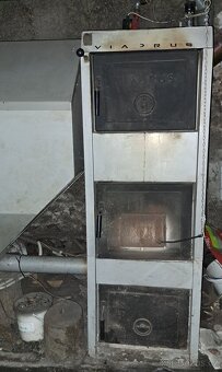 Automatický kotel na uhlí VIADRUS s velkou násypkou - 2