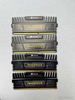 Corsair VENGEANCE DDR3 16GB (4x4GB) pamět' - 2