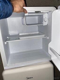 Mini bar s mrazákem Midea - 2