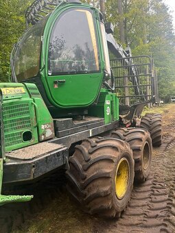 Vyvážecí souprava JOHN DEERE 810E - 2