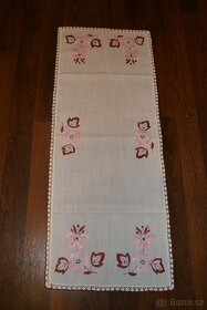 Retro vyšívané prostírání,ubrus a návleky na polštáře - 2