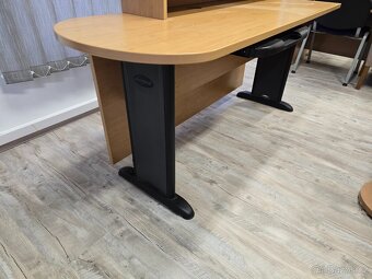 Kancelářský stůl - 2