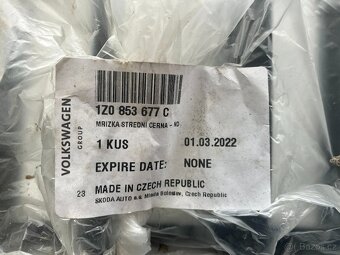 Mřížka předního nárazníku 1Z0853677C Octavia II FL originál - 2