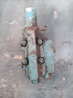 Hydraulický rozvaděč 3 sekce - 2
