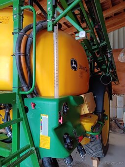 Postřikovač John Deere M740 24m - 2
