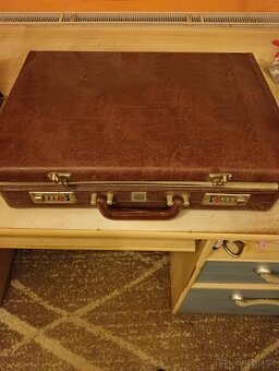 Kufřík s noži - 2