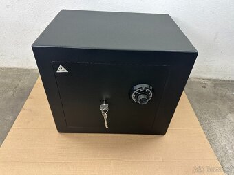 TREZOR, SEJF, nábytkový trezor T - SAFE - JAKO NOVÝ - - 2