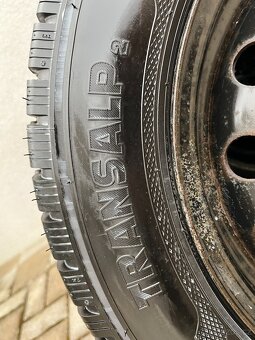 Prodám 4x disky se zimními pneu 215/60 R16 C, zánovní - 2