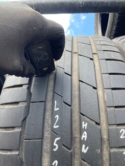 Pneu Hankook 245/35 R20 - 2