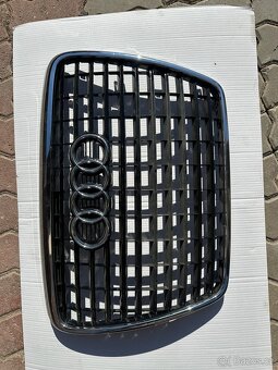 Audi A6 C6 maska - 2