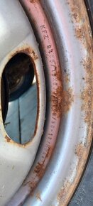 Zimní pneu 215/60 R16 na discích - 2