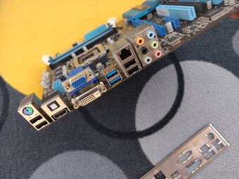 prodám základovou desku ASUS P8Z68-V LX - 2