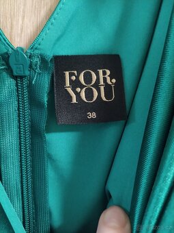 Zelené plesové šaty - 2