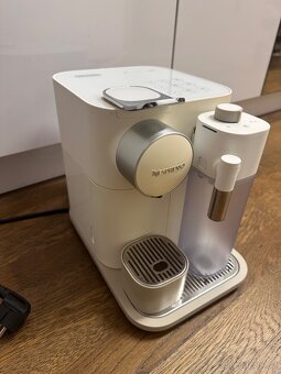 Kávovar Nespresso De'Longhi Grand Lattissima 2.0 bíla - 2