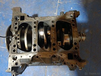 Jeep Grand Cherokee WK2 2011-2013 části motoru - 2