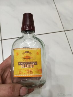 Stará sklenice od rumu - 2