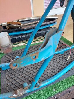 Jawa 90 drzak vyfuku, tahlo zadni brzdy - 2