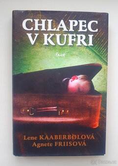 Chlapec v kufru. - 2