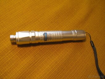 Silný LASER ~5 Km fialova barva paprsku , nový - 2