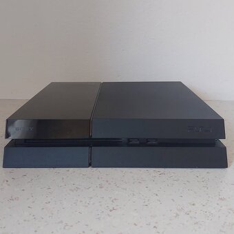 Playstation 4 - 2