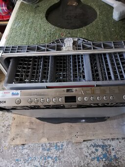 Prodám kvalitní myčku Bosch SMV46KXO1E do vestavby - 2