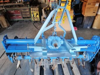 Prodám rotavator do tribodoveho závěsu. - 2