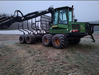 Vyvážecí souprava JOHN DEERE 810D Eco III - 2