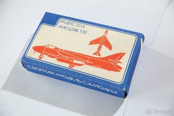 spousta modelů letadel v měřítku 1/72 - 2