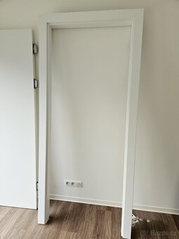Dveře bezfalcové + obložková zárubeň + kování (z novostavby) - 2