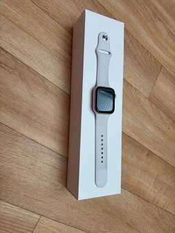 Apple hodinky SERIES 4 Silver White 44mm TOP STAV - 2