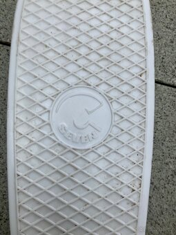 Bílý pennyboard značky Seven - 2