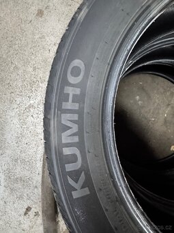 Zánovní letní pneu KUMHO 215/55 R17 (najeto cca 500km ) - 2