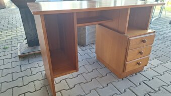 Dřevěný psací stůl - 2