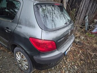 Peugeot 307 rok výroby 2007 16 HDI díly z tohoto vozu - 2