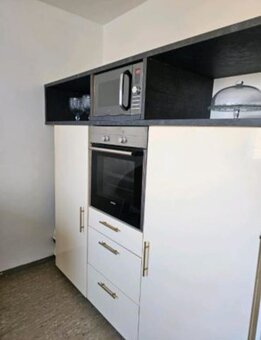 Moderní lesklá kuchyně se sotřebiči,5720 - 2