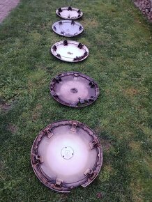 Plastové poklice z autobusu,použité - 2