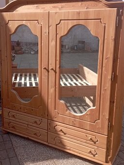 Masivní skříň - 2