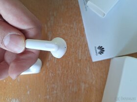 Prodám NOVÁ bezdrátová sluchátka Huawei FreeBuds SE 2 bílá - 2