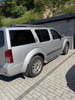 Nissan Pathfinder - 2