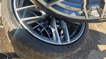 245/35R19 - 2