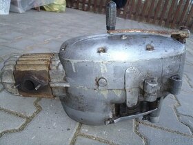 Jawa 50 - 550 Pařez kompletní motor s levým karburátorem - 2