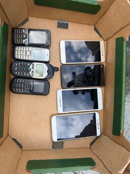 Staré mobilní telefony - 2