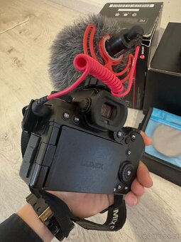 Panasonic Lumix S5 + 2 objektivy + Rode mic a další. - 2