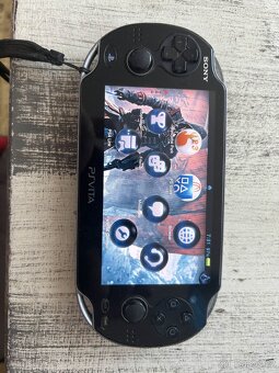 PS Vita OLED + hry a příslušenství - 2