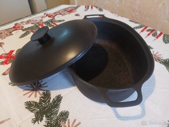 Krásný litinový pekáč - 2