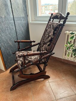 Starší houpací křeslo - 2