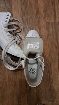 Dívčí ledni brusle - 2