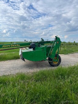 Tažená sekačka John Deere 530 - 2