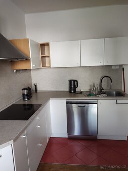 Kuchyňská rohová linka, digestroř, dřez - 2
